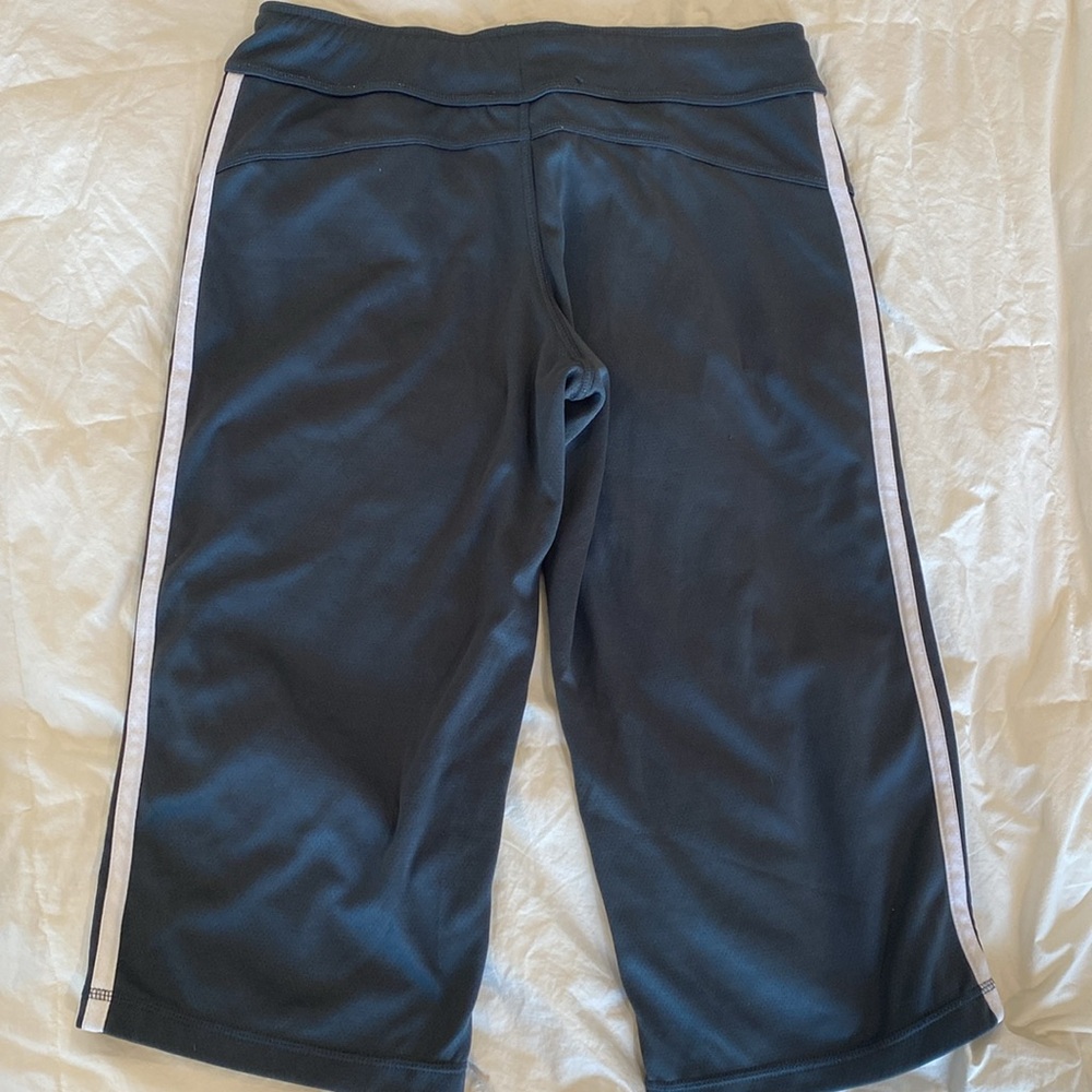 Gray workout capri - Picture 4 of 5